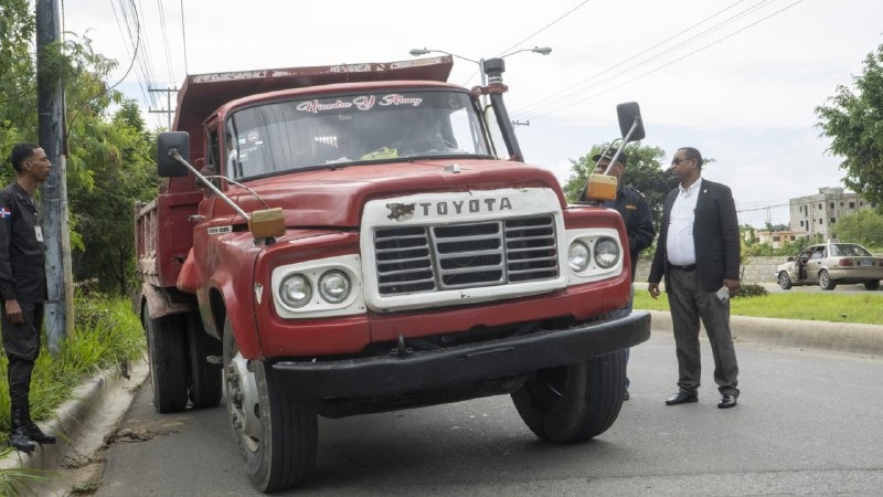 Ayuntamiento insta a munícipes a cumplir normativa sobre vertido de escombros en Santo Domingo Este