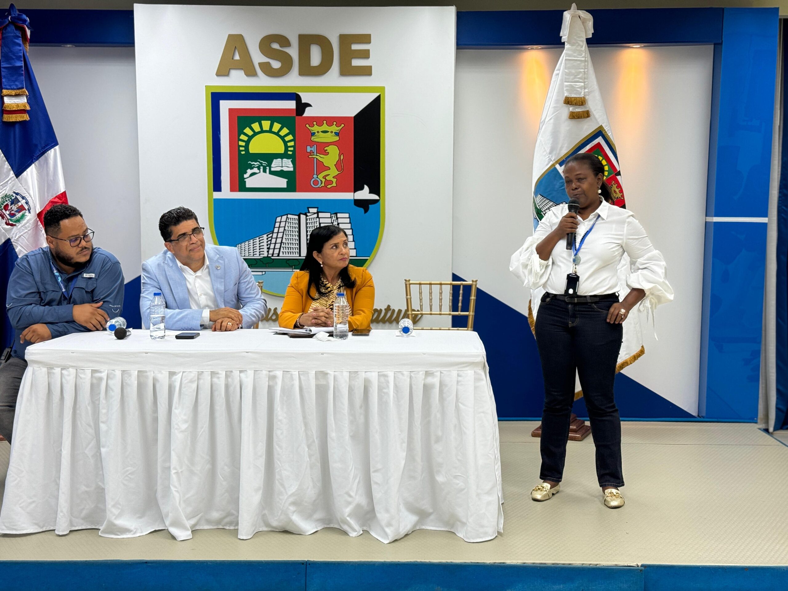 Alcalde Dío Astacio y Alcaldes Pedáneos unen esfuerzos para mejorar Santo Domingo Este