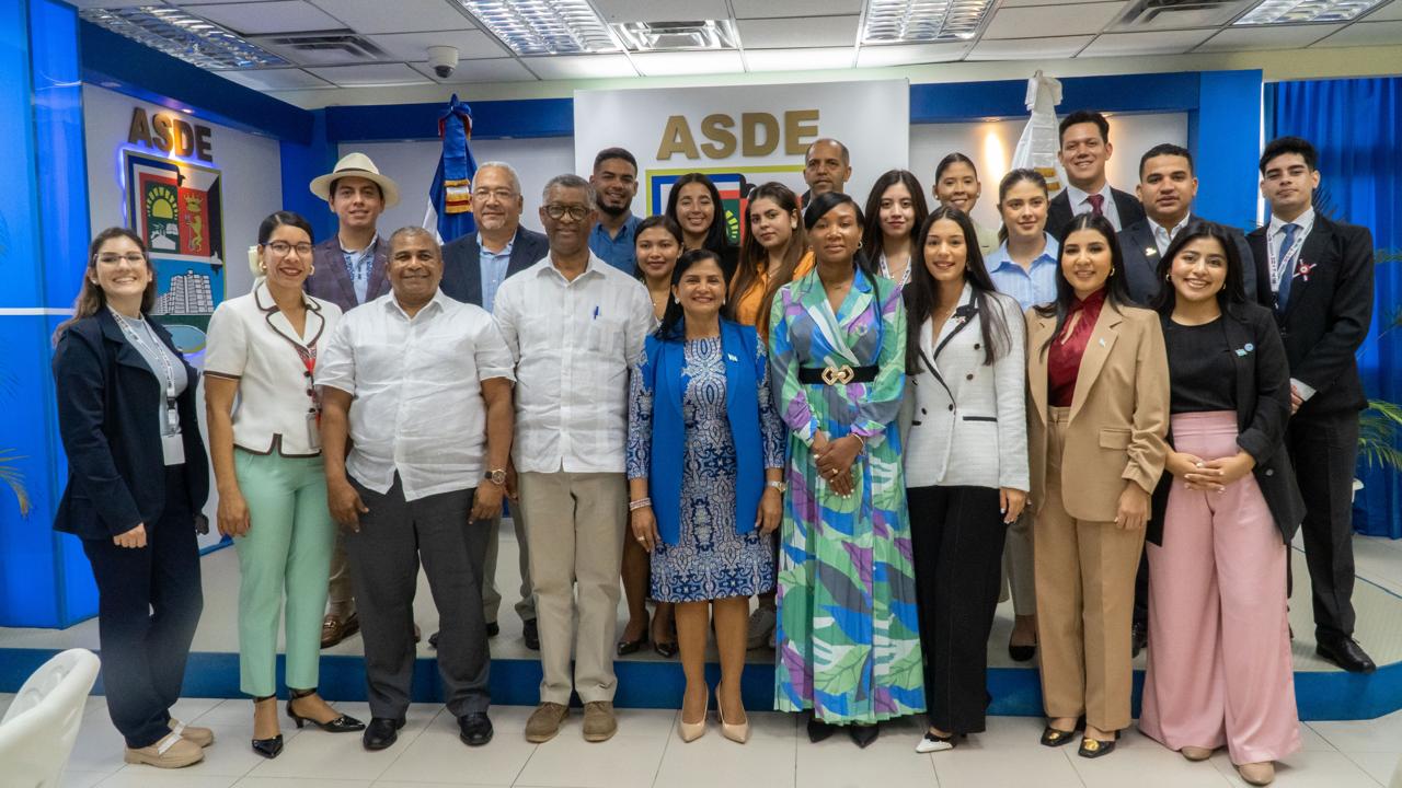 Alcaldía de SDE recibe delegación de Observadores Electorales Latinoamericanos