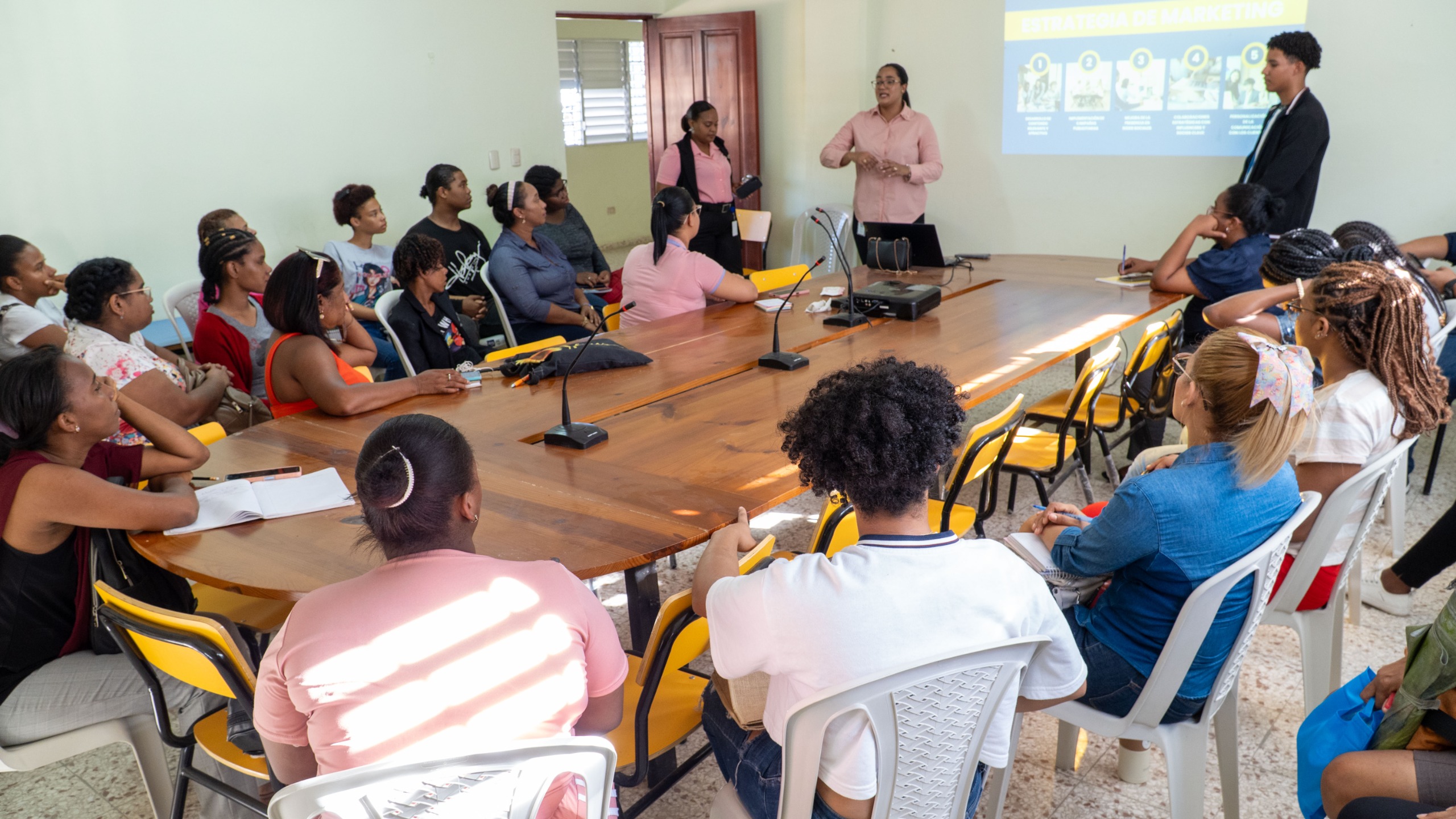 Ayuntamiento de Santo Domingo Este realiza taller de plan de negocios y Marketing Digital para Jóvenes Emprendedores