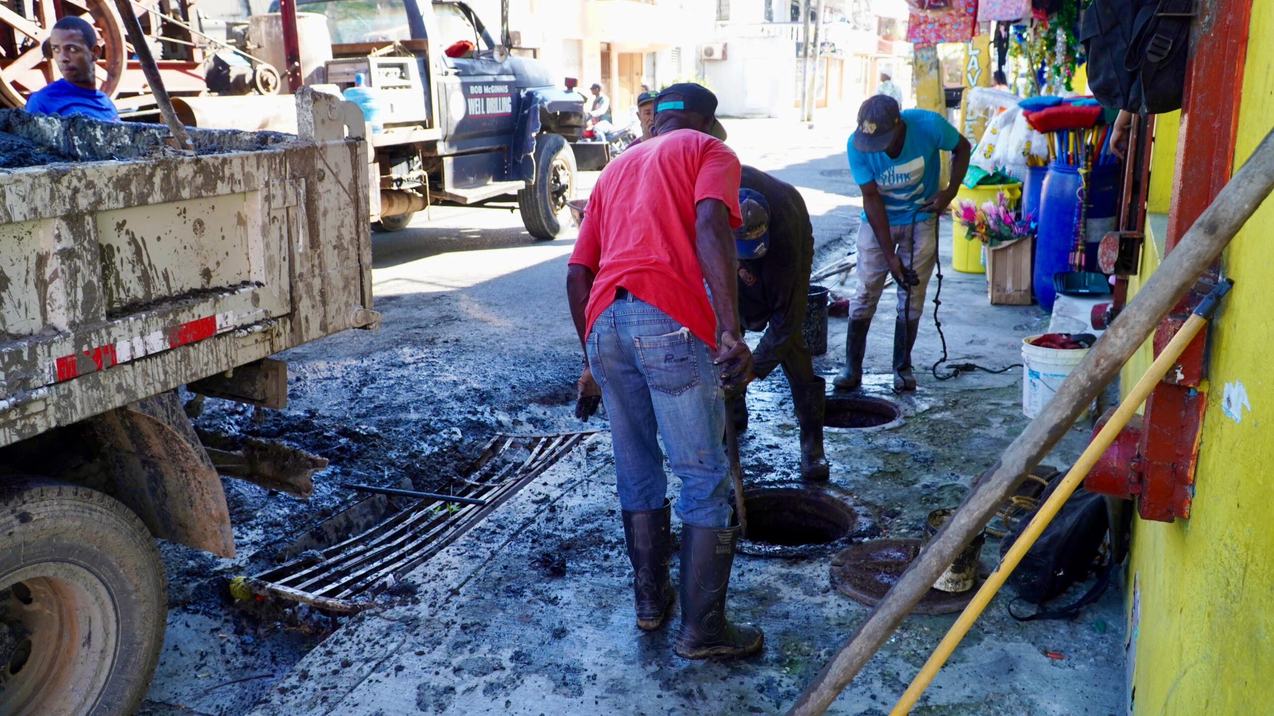 Ayuntamiento Santo Domingo Este realiza un gran Operativo de Control de Inundaciones en EL Almirante