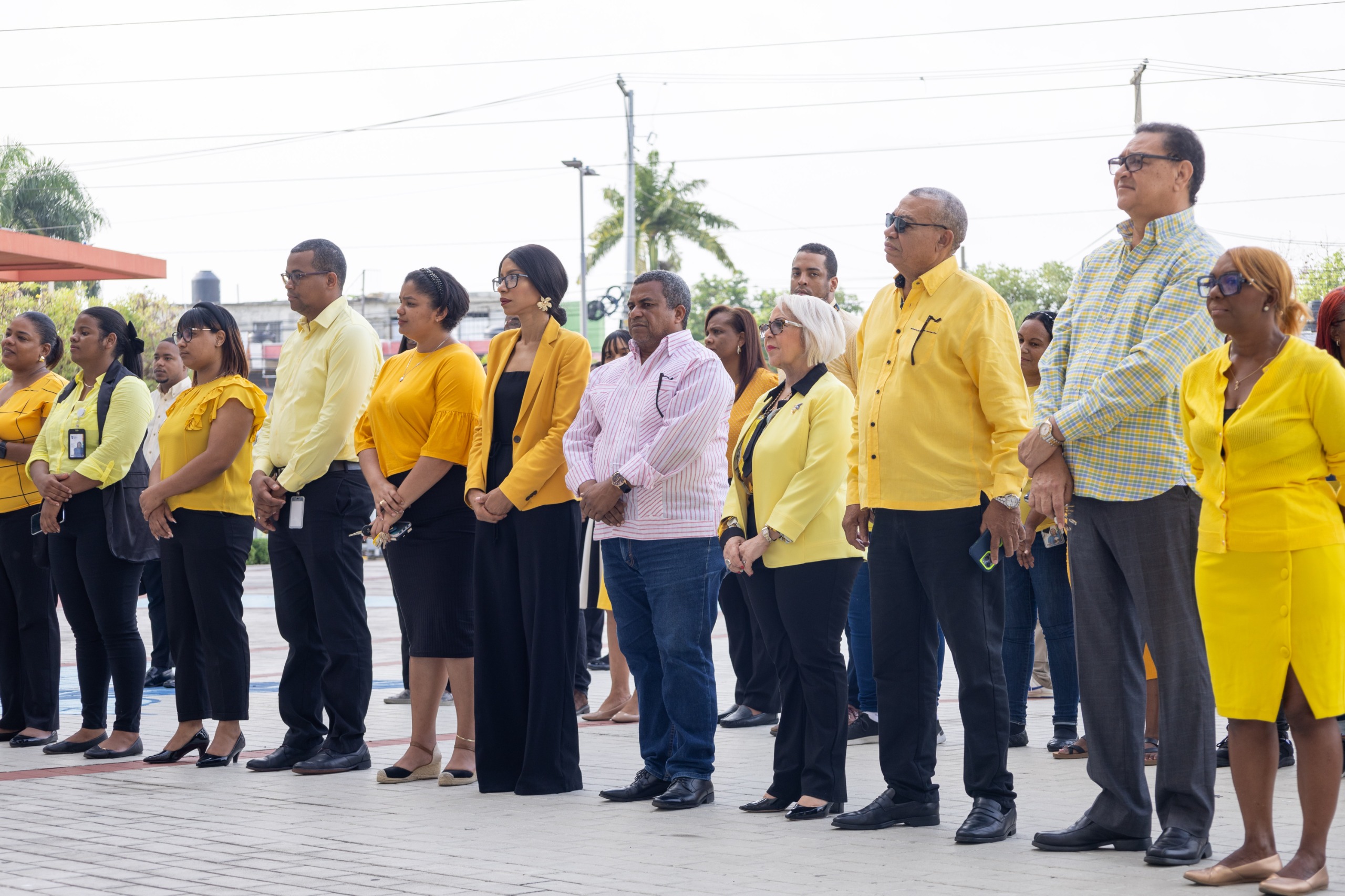 Destacan en el ASDE los valores de la honestidad y la transparencia durante el izamiento de la bandera