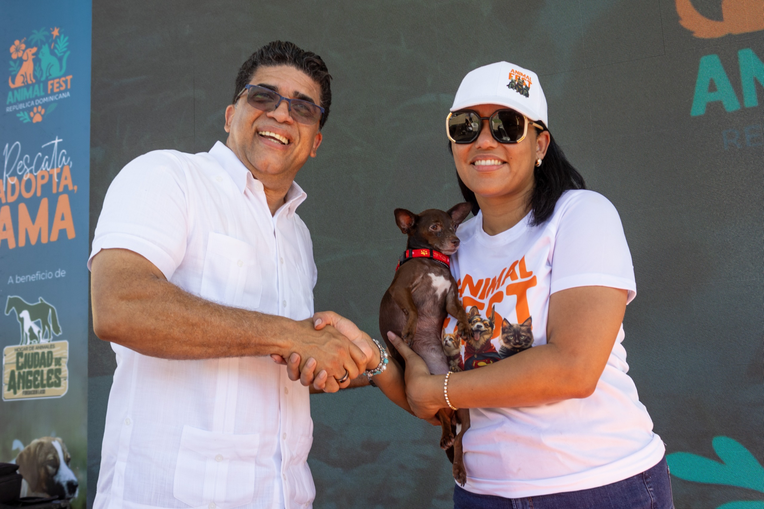 Dío Astacio firma acuerdo con Lorenny Solano para la construcción de Ciudad de los Animales