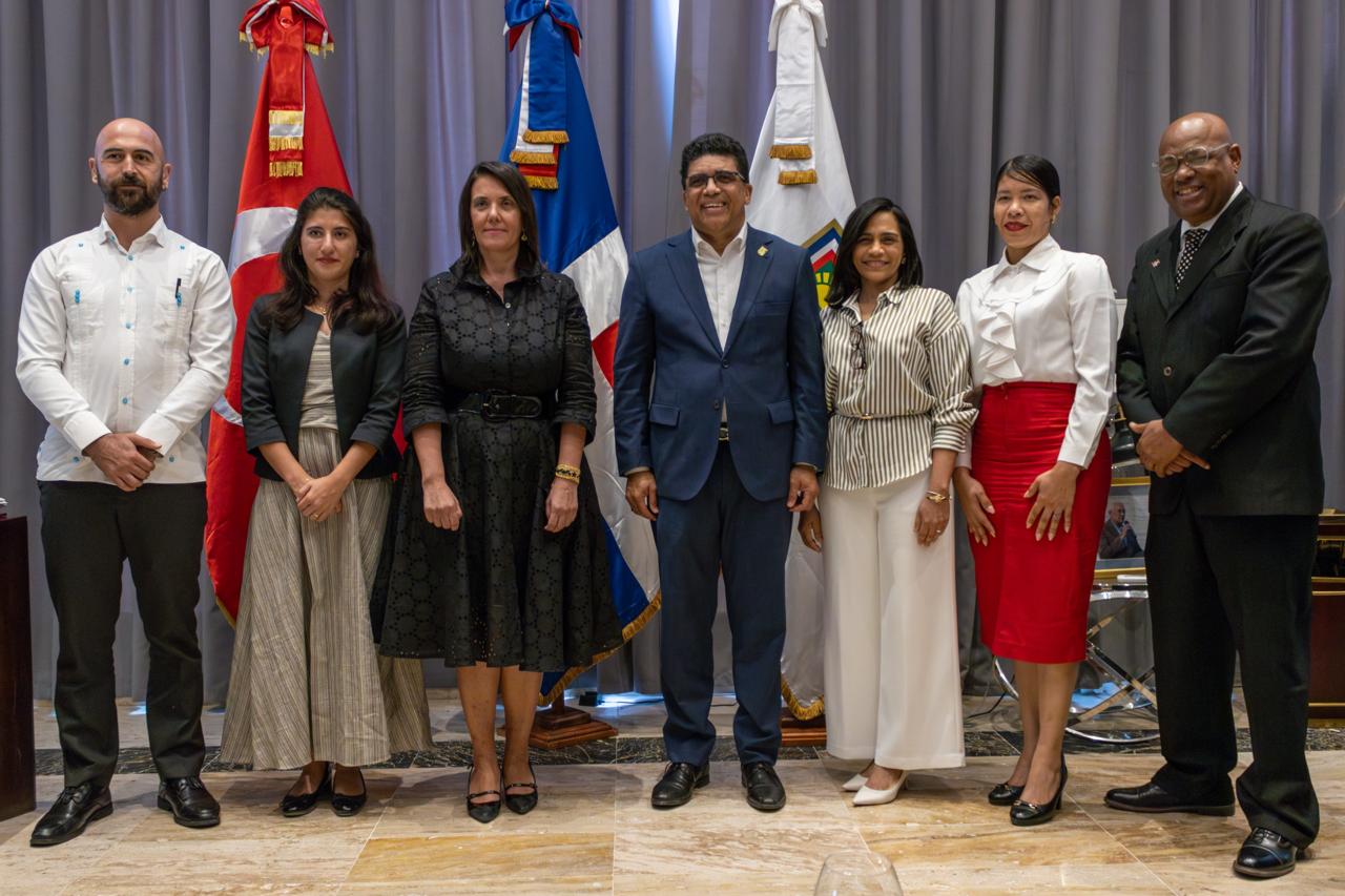 Alcalde Dío Astacio recibe a embajadora de Turquía para fortalecer lazos entre Santo Domingo Este y Estambul
