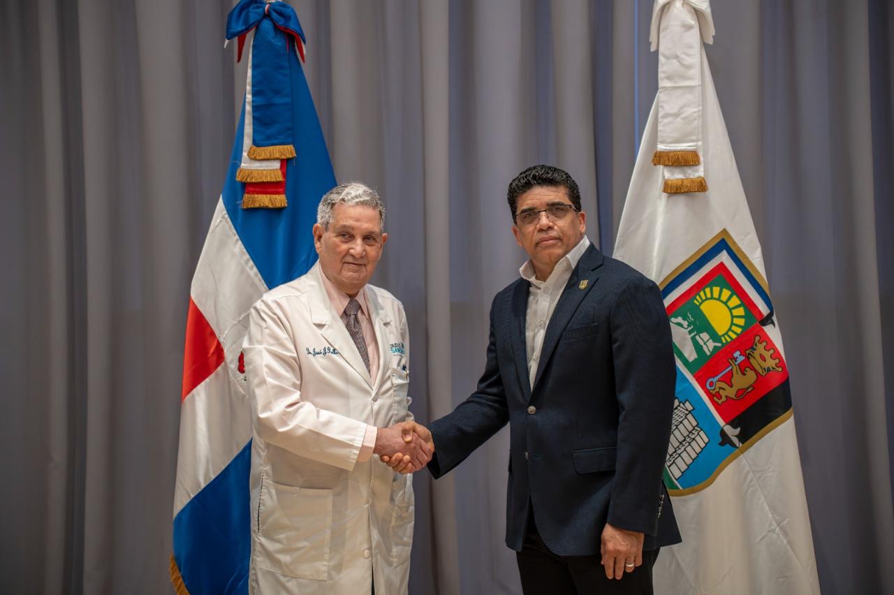 Alcalde Dío Astacio recibe al doctor José Joaquín Puello y consolida alianza para transformar la salud en Santo Domingo Este