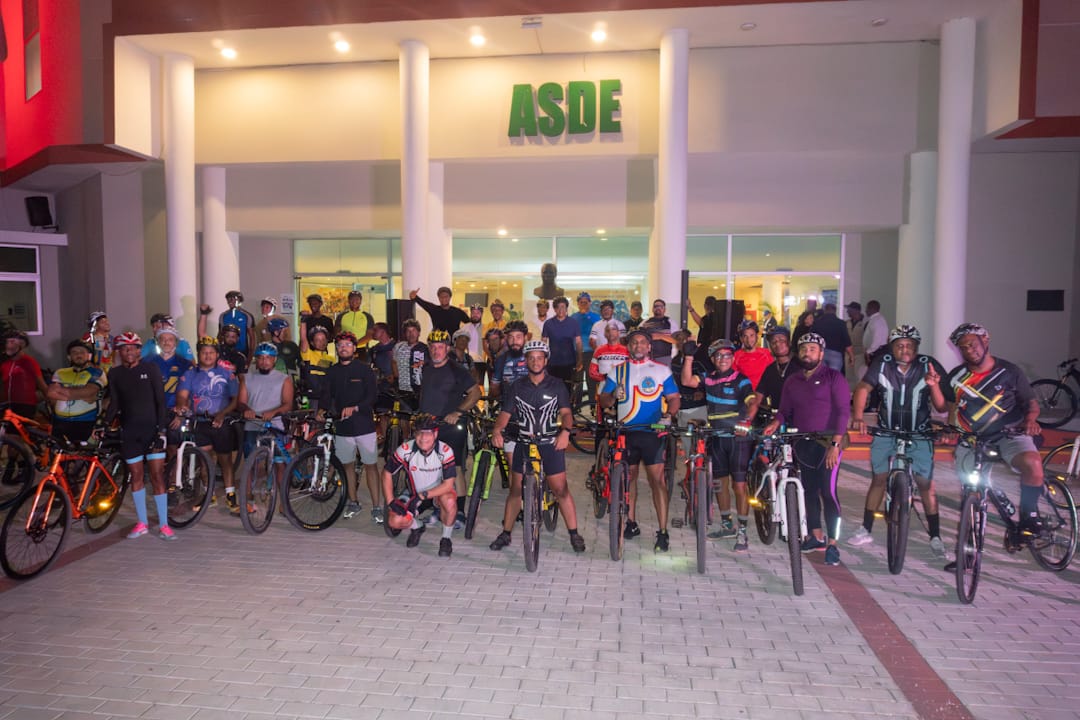Dío Astacio impulsa la bicicleta como transporte y estilo de vida en Santo Domingo Este