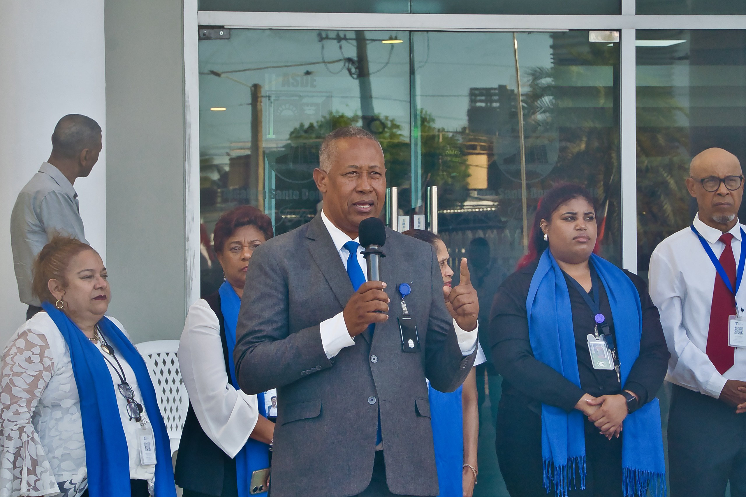 Dirección Jurídica encabeza actos cívicos en honor a los símbolos patrios y a Francisco del Rosario Sánchez