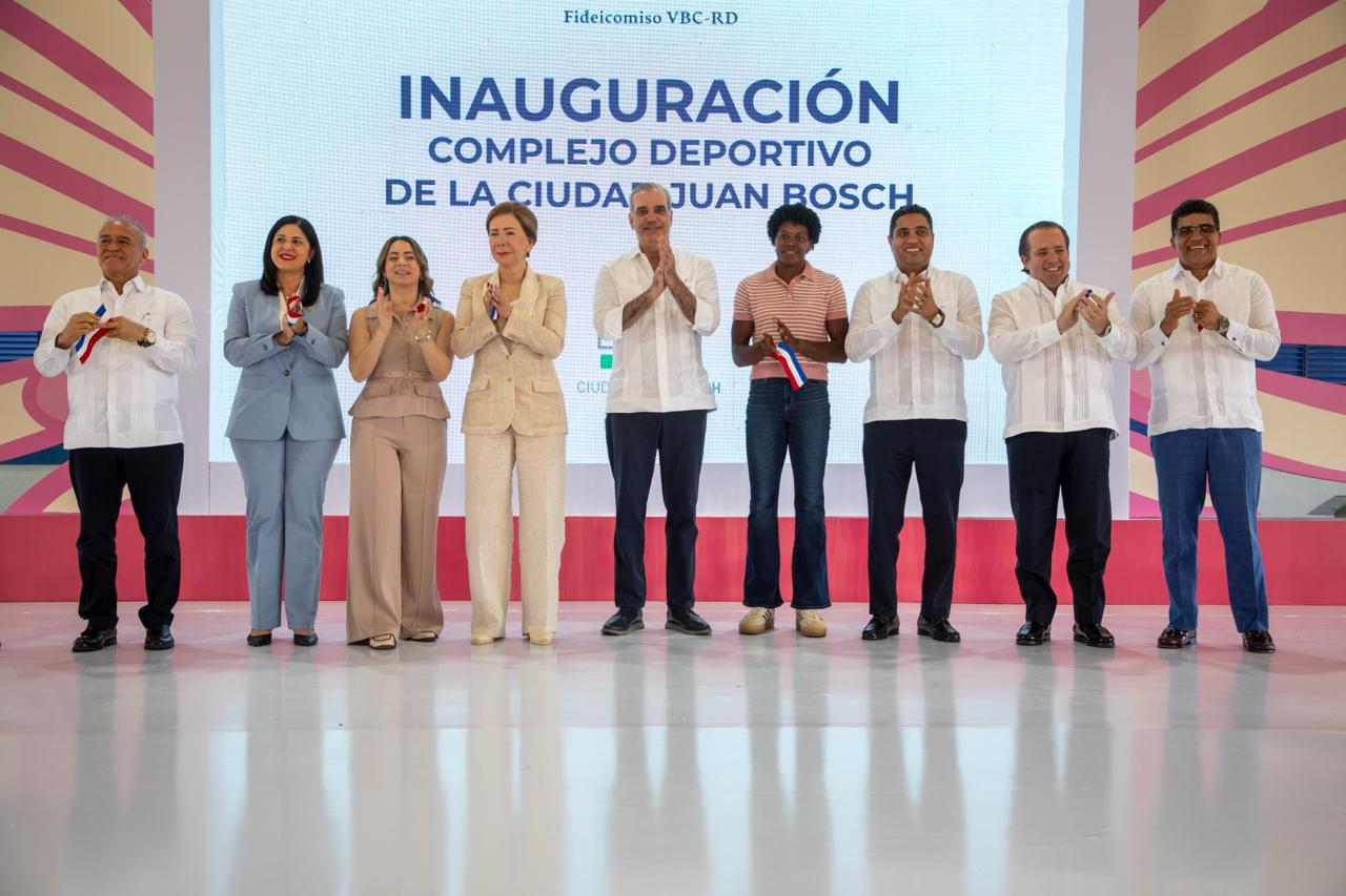 Dío Astacio acompaña al presidente Abinader en inauguración de complejo deportivo y apertura de Juegos de la Mujer 2026