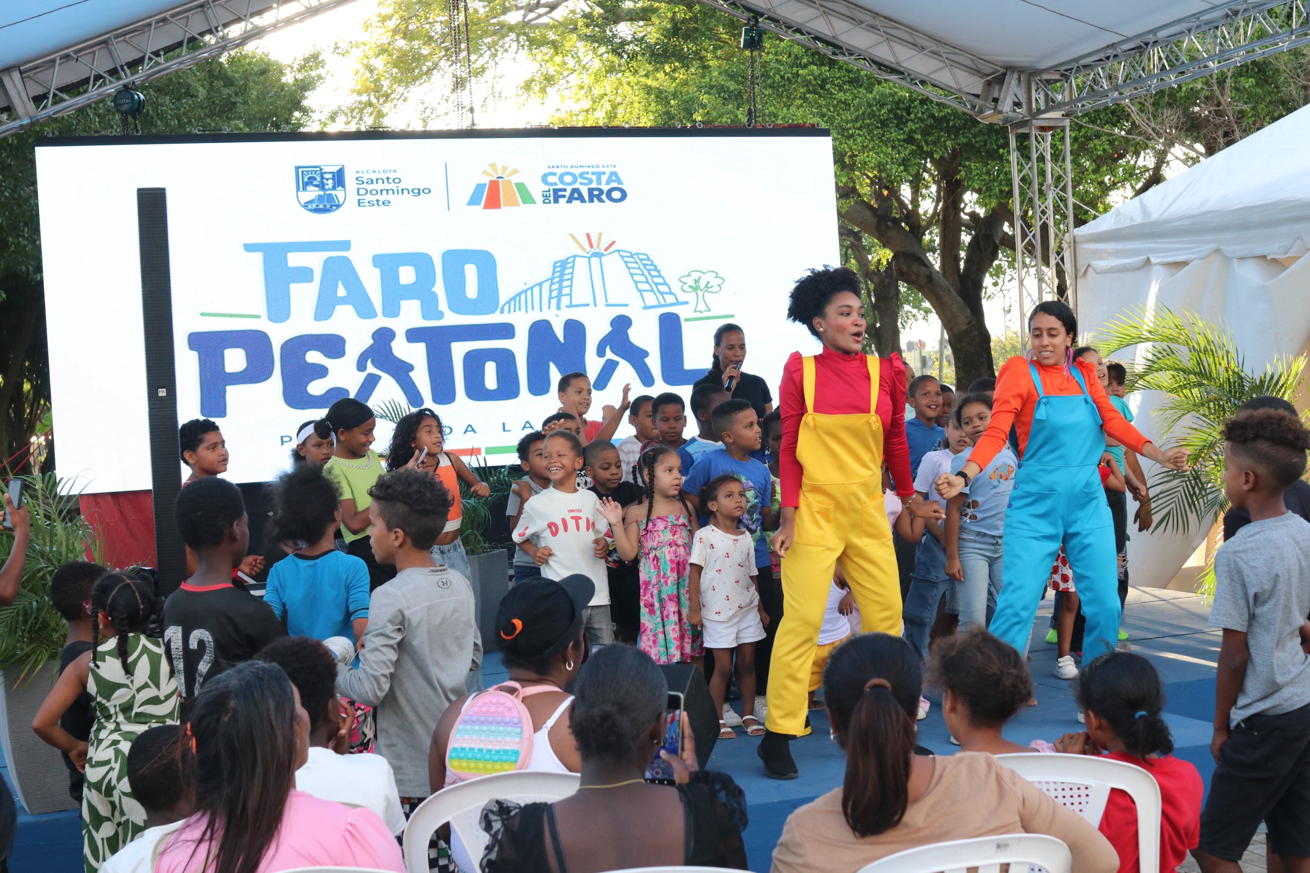 “Caminando en Familia Faro Peatonal” llena de alegría, recreación y unión comunitaria al Faro a Colón