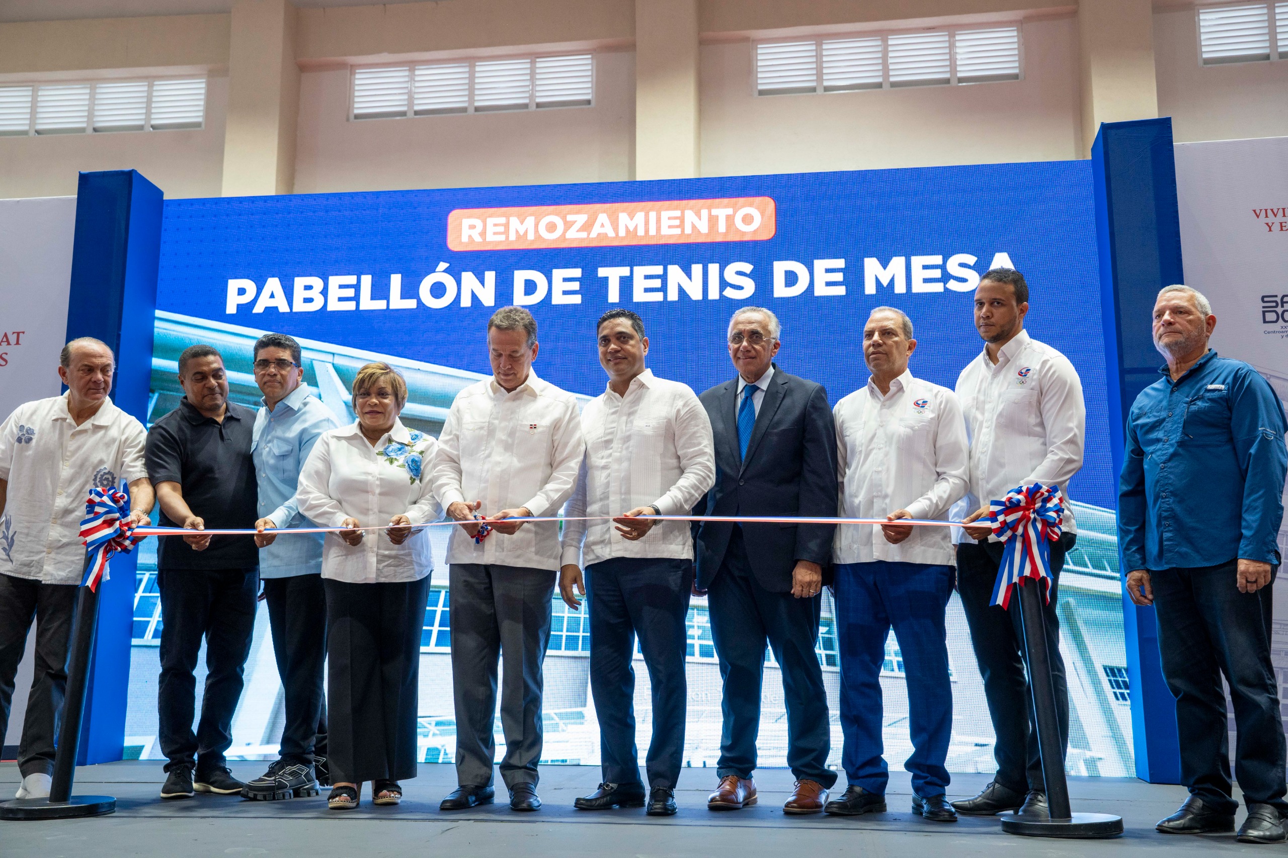 Alcalde Dío Astacio asiste a entrega del Pabellón de Tenis de Mesa remodelado por el MIVHED