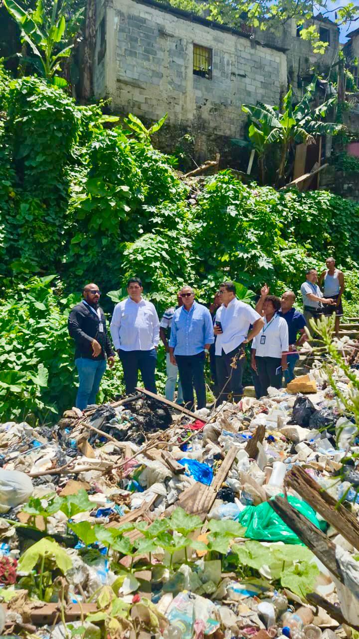 Alcaldía de Santo Domingo Este y Eco5  RD intervienen Parque La Barquita