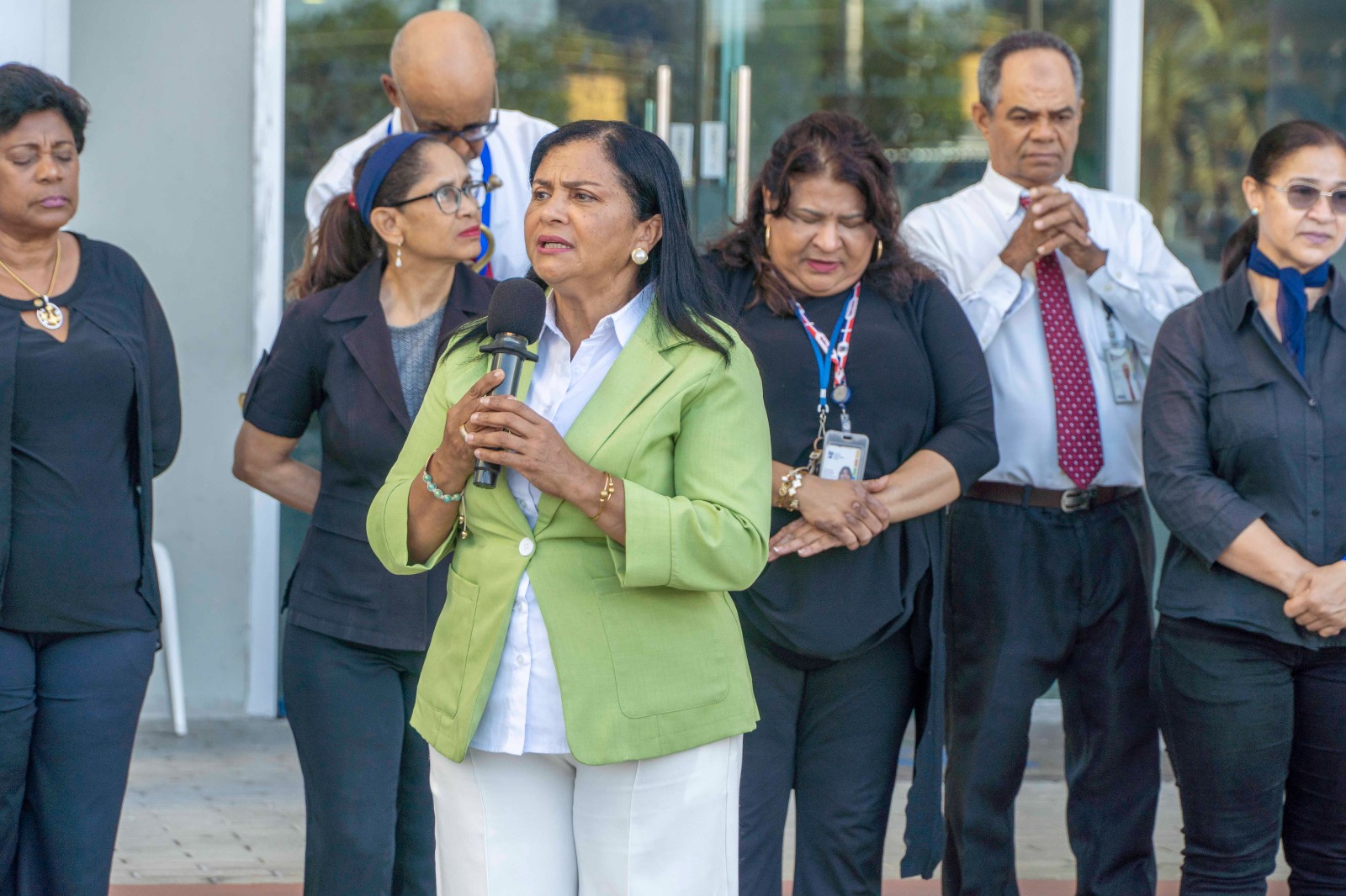 Vicealcaldesa Ángela Henríquez resalta reducción de muertes durante Semana Santa en acto de izamiento de bandera
