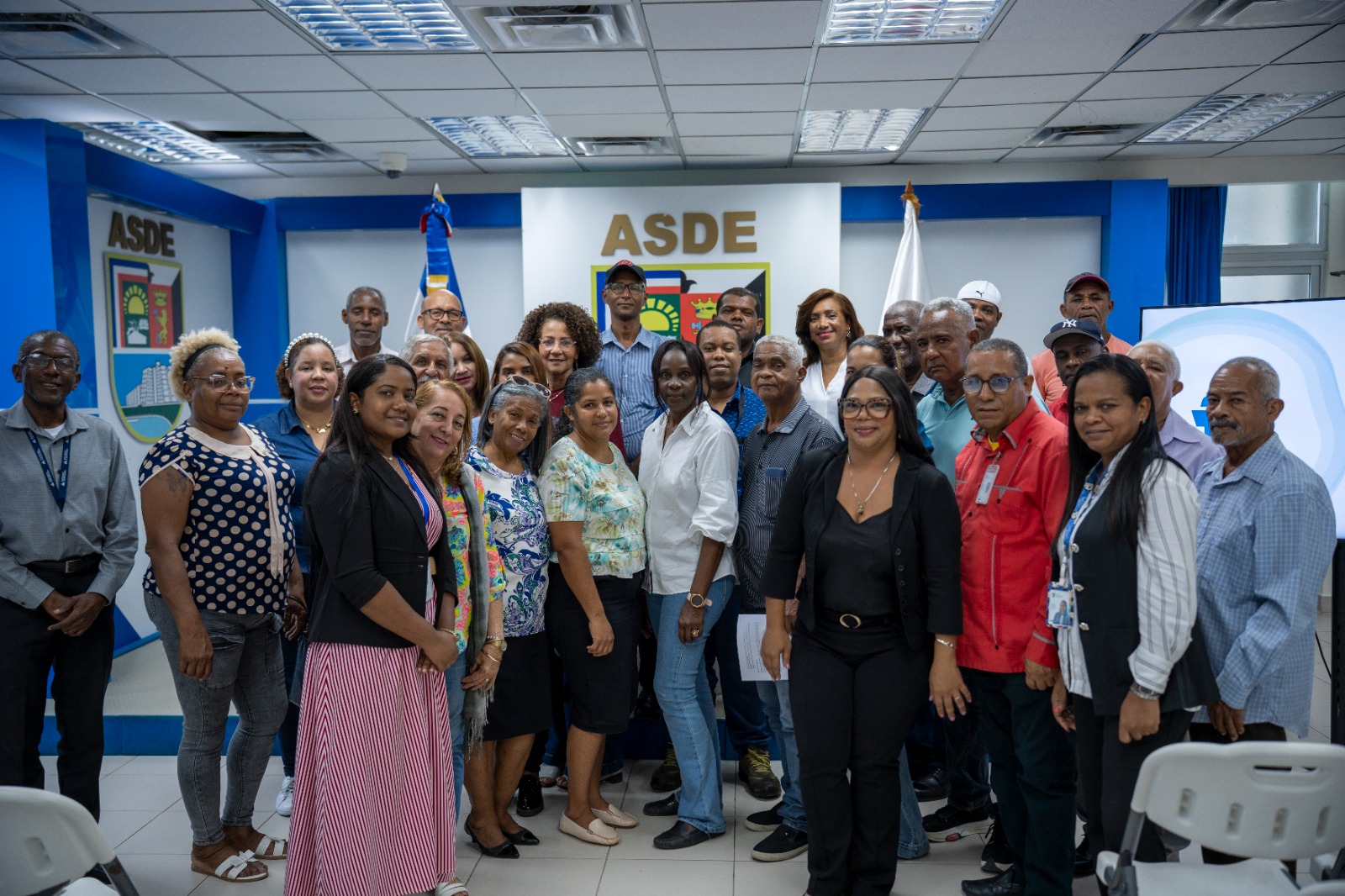 Cientos de Directivos de juntas de vecinos son capacitados en organización comunitaria y gestión social