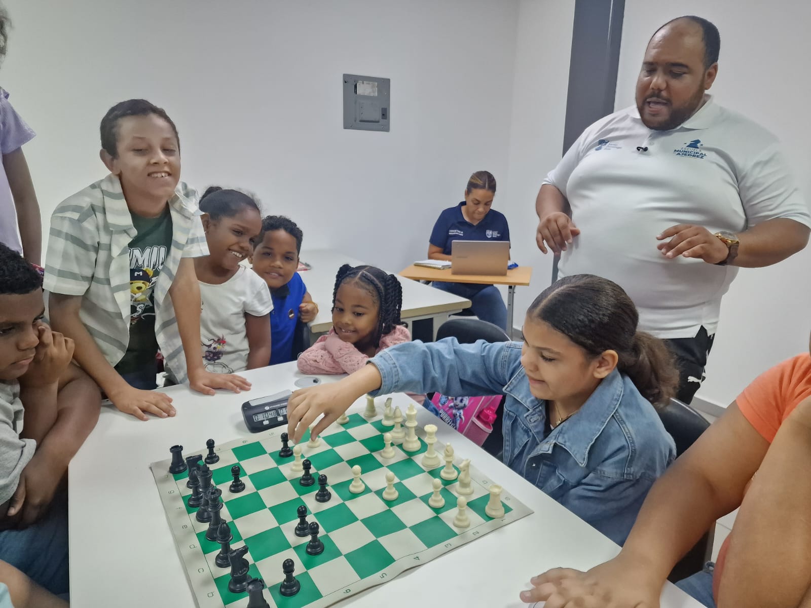 Programa PROA integra clases de ajedrez para potenciar el desarrollo cognitivo de los estudiantes