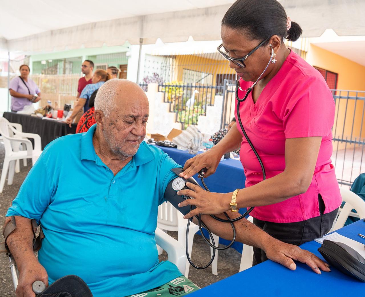 Alcaldía de Santo Domingo Este lleva operativo médico integral al sector Mi Hogar