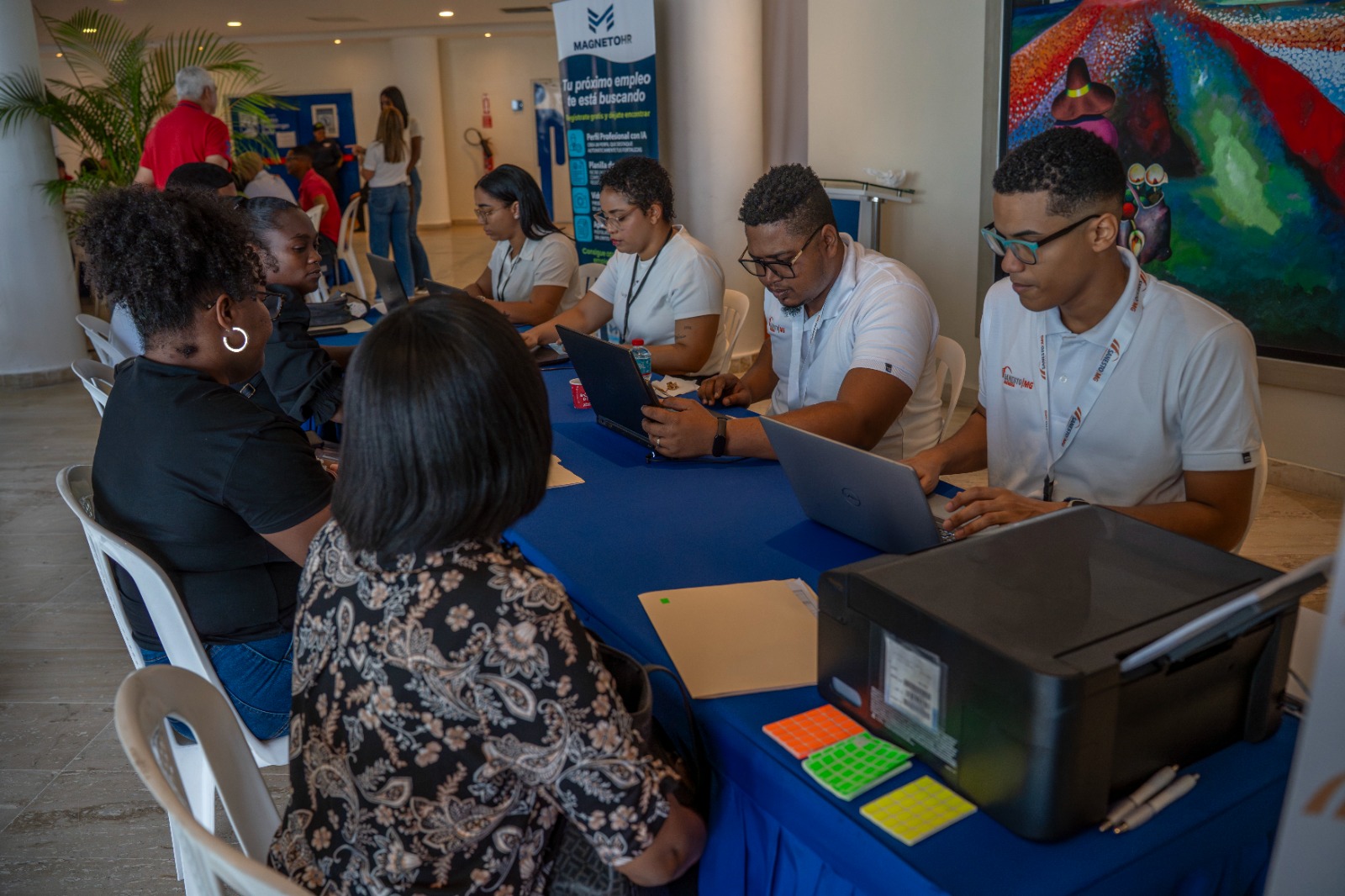 ASDE y SANESTO MG realizan Feria de Empleos para integración de mano de obra al Monorriel de Santo Domingo