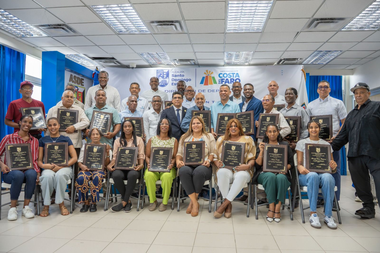 ASDE reconoce figuras del deporte nacional en el Segundo Encuentro de Celebridades Deportivas