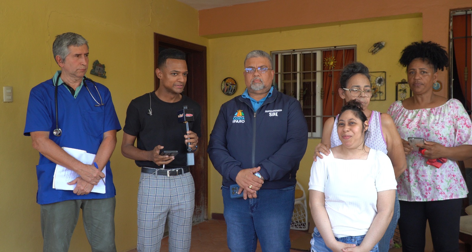 Alcaldía de SDE asume asistencia médica y social para familia con tres hijos afectados por condiciones de salud