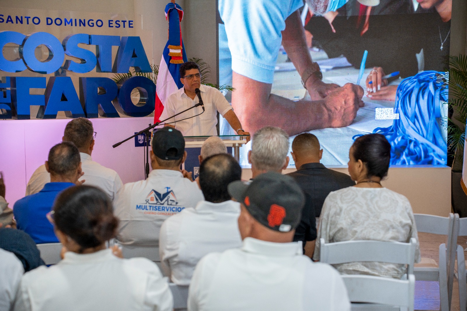 Dío Astacio presenta a ingenieros de SDE las obras del Presupuesto Participativo 2026-2027