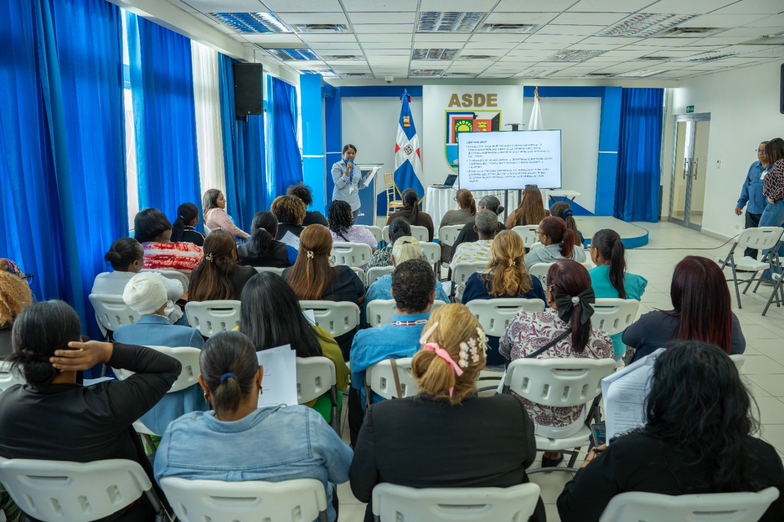 Promotores comunitarios del ASDE reciben taller de formación sobre ética y trabajo en equipo