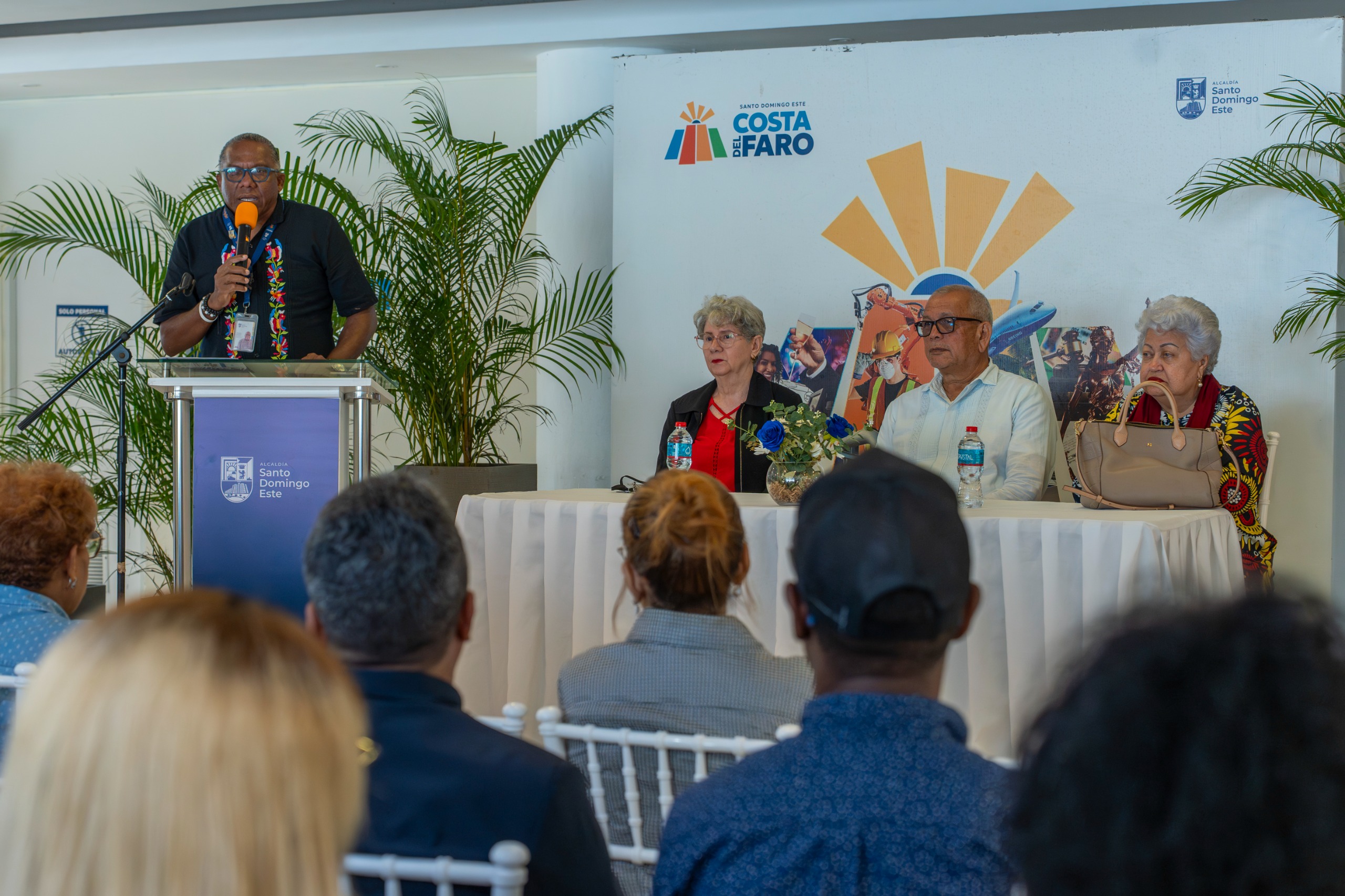 Ayuntamiento de Santo Domingo Este realiza conversatorio sobre la vida y legado de la heroína Hilda Gautreaux